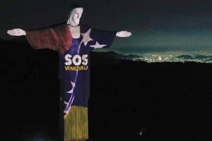 Así fue el homenaje del Cristo Redentor a los afectados por los terremotos en Venezuela.