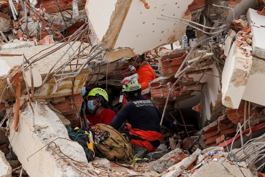 Mexican rescuers work at the site of a collapsed building, in the aftermath of the June 24 earthquakes, in Los Corales, La Guaira, Venezuela, July 4, 2026. REUTERS/Leonardo Fernandez Viloria