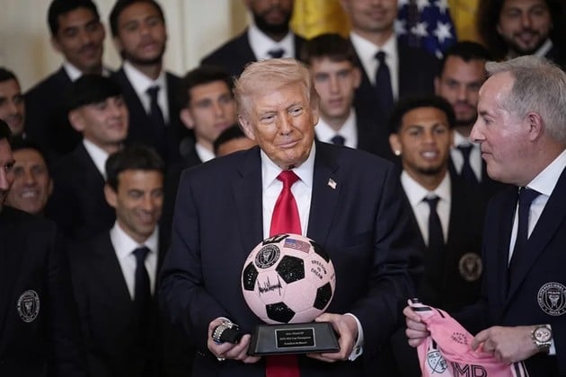 Donald Trump es el anfitrión de la Copa Mundial de Fútbol 2026, mientras las ya perpetuas tensiones bélicas entre Estados Unidos e Irán marcan su agenda internacional más allá de lo que pasa en los campos de juego.