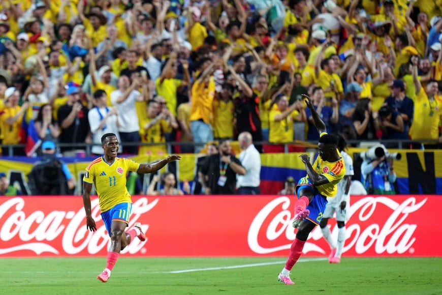 (260704) -- KANSAS CITY, 4 julio, 2026 (Xinhua) -- Imagen del 3 de julio de 2026 del jugador Jhon Arias (i), de Colombia, festejando su anotación durante el partido de dieciseisavos de final de la Copa Mundial de la FIFA 2026 ante Ghana, celebrado en el Estadio Kansas City, en Kansas City, Estados Unidos. (Xinhua/Jia Haocheng) (rtg) (vf)