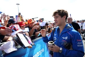 Formula One F1 - British Grand Prix - Silverstone Circuit, Silverstone, Britain - July 3, 2026
Alpine's Franco Colapinto signs autographs for fans ahead of practice REUTERS/Suzanne Plunkett
