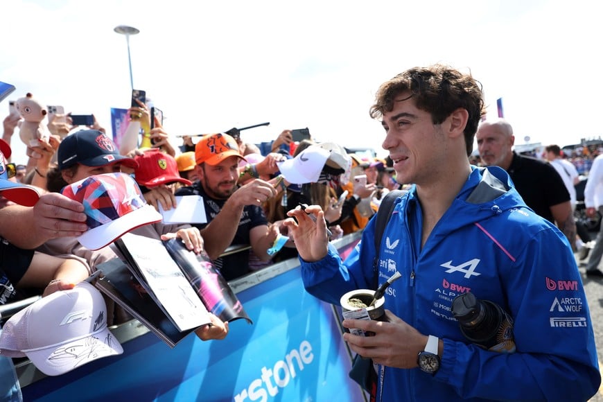 Formula One F1 - British Grand Prix - Silverstone Circuit, Silverstone, Britain - July 3, 2026
Alpine's Franco Colapinto signs autographs for fans ahead of practice REUTERS/Suzanne Plunkett