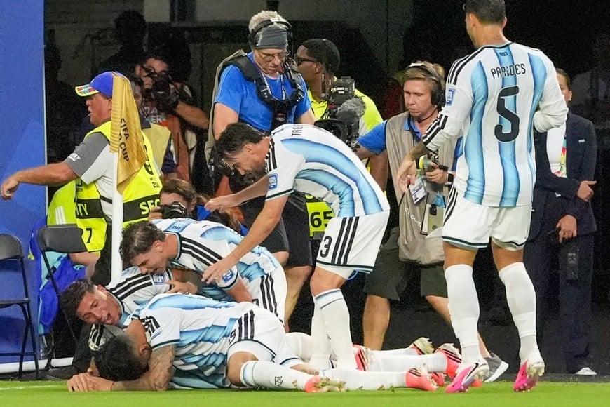 Las mejores postales del triunfo de Argentina para avanzar a octavos de final. Crédito: Fernando Nicola.