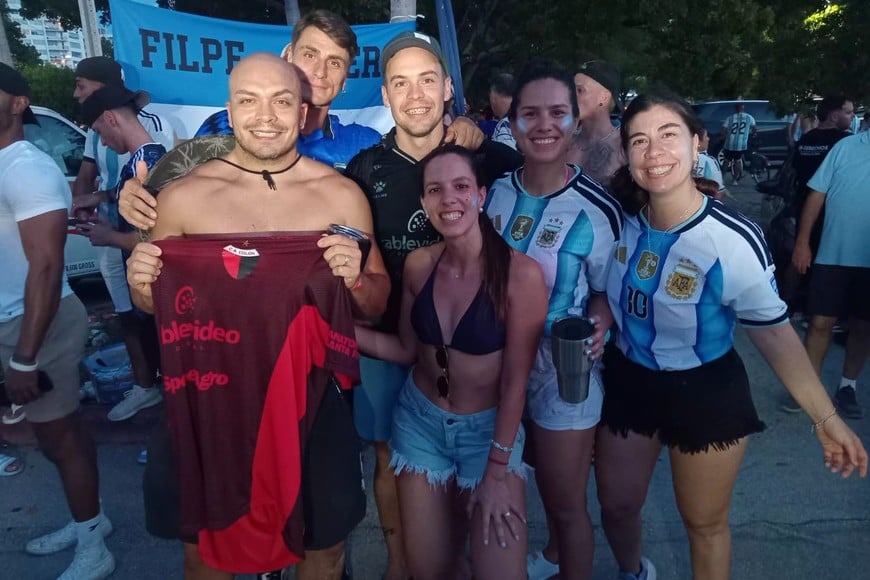 Sabaleros y sabaleras en el imponente banderazo que se llevó a cabo el jueves en Manolo