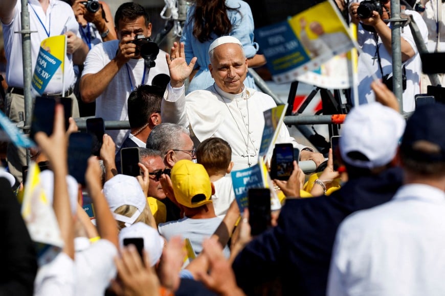 Pope Leo greets faithful, as he arrives to celebrate Holy Mass, as he visits the island of Lampedusa, a key entry point for migrants crossing the Mediterranean Sea, during a pastoral trip, Italy, July 4, 2026. REUTERS/Remo Casilli TPX IMAGES OF THE DAY