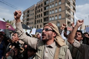 Houthi supporters shout slogans as they rally to commemorate the Ashura day, marking the martyrdom of Imam Hussein, the grandson of the Prophet Muhammad, in Sanaa, Yemen June 25, 2026. REUTERS/Khaled Abdullah     TPX IMAGES OF THE DAY