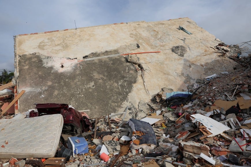 Debris lies scattered in the aftermath of the June 24 earthquakes, in La Guaira, Venezuela, July 4, 2026. REUTERS/Pablo Sanhueza