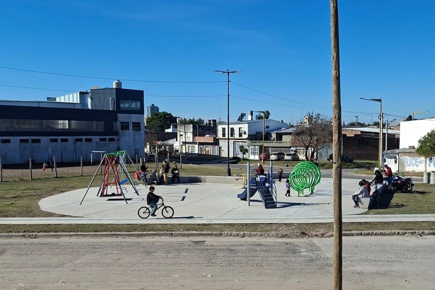 Antes. Así estaba el campito lleno de basura.
MCSF.
