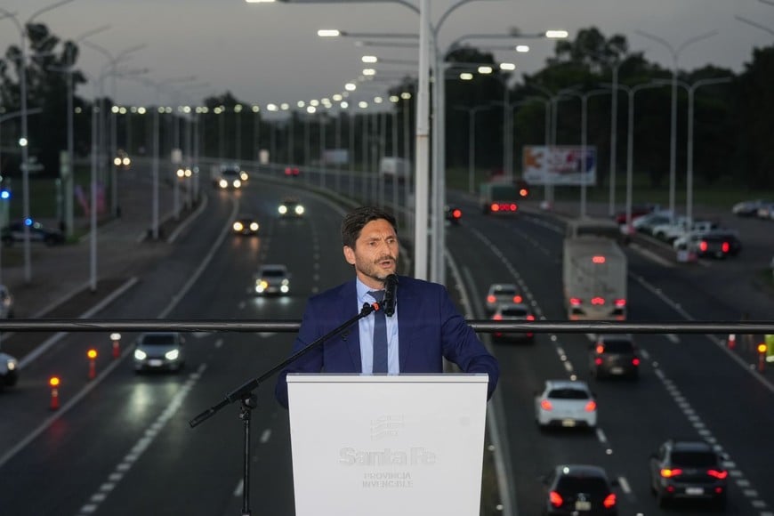 La obra permitirá ampliar a más de 34 kilómetros el tercer carril de la Autopista Rosario–Santa Fe.