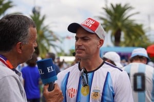 Pipo Desvaux en Miami, charlando con El Litoral en el Hard Rock antes del encuentro entre Argentina y Cabo Verde. Crédito: Fernando Nicola
