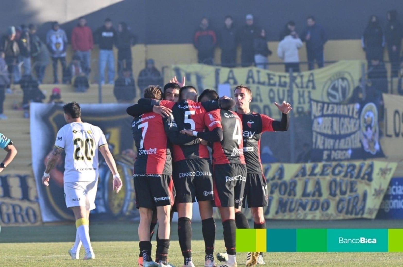 Colón ganó 2-1 a Deportivo Madryn.