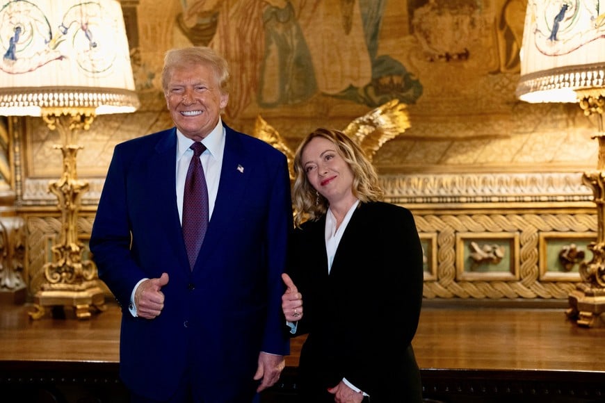 FILE PHOTO: U.S. President-elect Donald Trump meets with Italian Prime Minister Giorgia Meloni at Mar-a-Lago in Palm Beach, Florida, U.S. January 4, 2025. Italian Government/Handout via REUTERS THIS IMAGE HAS BEEN SUPPLIED BY A THIRD PARTY. NO RESALES. NO ARCHIVES. MANDATORY CREDIT./File Photo