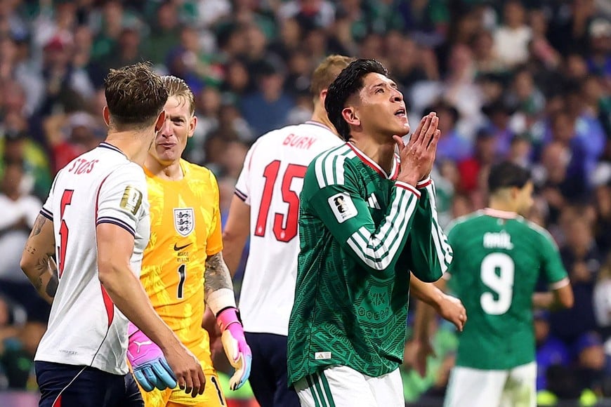 Soccer Football - FIFA World Cup 2026 - Round of 16 - Mexico v England - Estadio Azteca, Mexico City, Mexico - July 5, 2026
Mexico's Edson Alvarez reacts after missing a chance to score REUTERS/Eloisa Sanchez