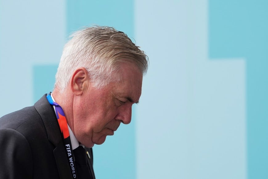 (260705) -- NUEVA YORK, 5 julio, 2026 (Xinhua) -- Carlo Ancelotti, director técnico de Brasil, llega previo al partido de octavos de final de la Copa Mundial de la FIFA 2026 ante Noruega, celebrado en el Estadio Nueva York Nueva Jersey, en Nueva York, Estados Unidos, el 5 de julio de 2026. (Xinhua/Lui Siu Wai) (rtg) (vf)