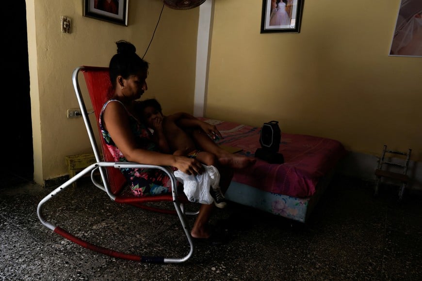 Homemaker Xiomara Mildestain puts her one-year-old baby to sleep at home as Cuba's national electric grid collapsed at midday, leaving around 10 million people without power, in Havana, Cuba July 6, 2026. REUTERS/Norlys Perez