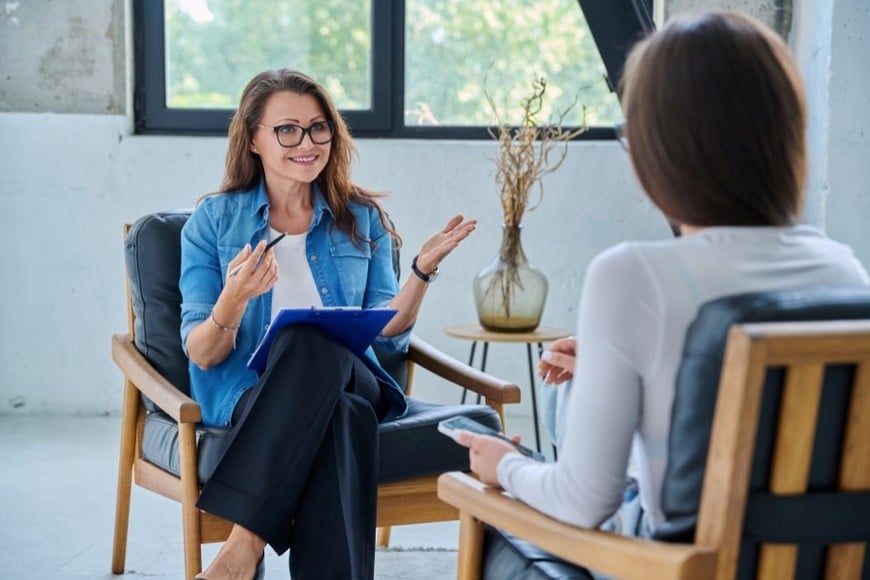 Las empresas buscan prevenir el desgaste emocional de sus trabajadores.