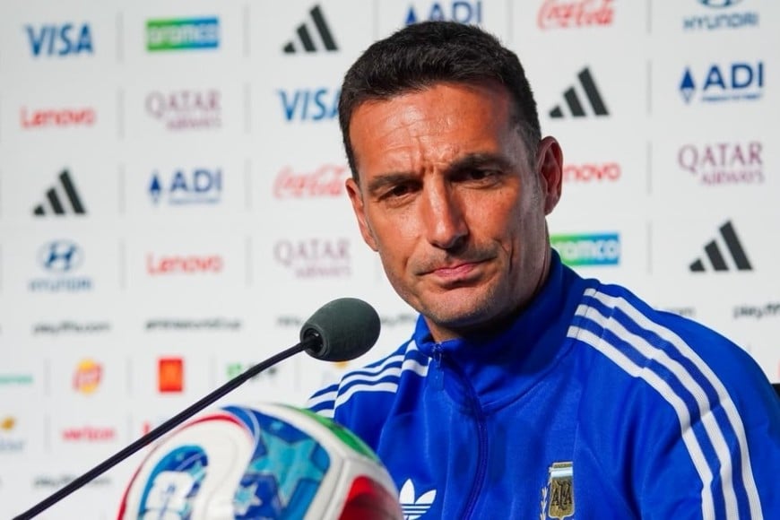 Lionel Scaloni este lunes en la conferencia de prensa previa al duelo por los octavos de final del Mundial 2026 ante Egipto. Crédito: Fernando Nicola