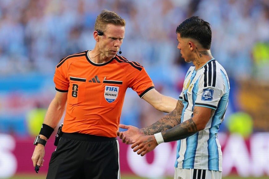 Soccer Football - FIFA World Cup 2026 - Round of 32 - Argentina v Cape Verde - Miami Stadium, Miami Gardens, Florida, U.S. - July 3, 2026
Argentina's Enzo Fernandez argues with referee Drew Fischer IMAGN IMAGES via Reuters/Sam Navarro