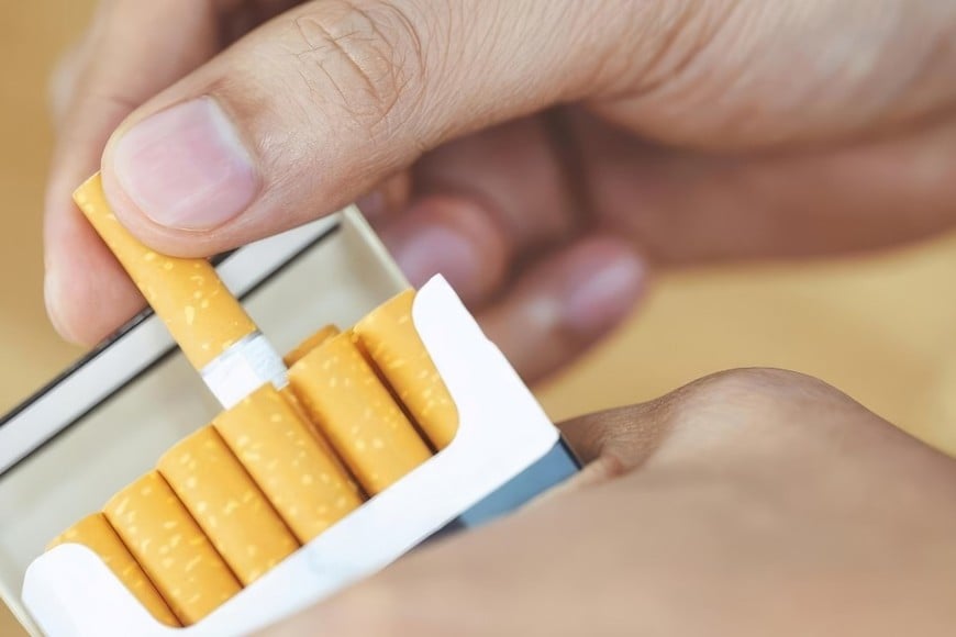 Los paquetes de cigarrillos deben exhibir imágenes y mensajes que describan las consecuencias del consumo de tabaco