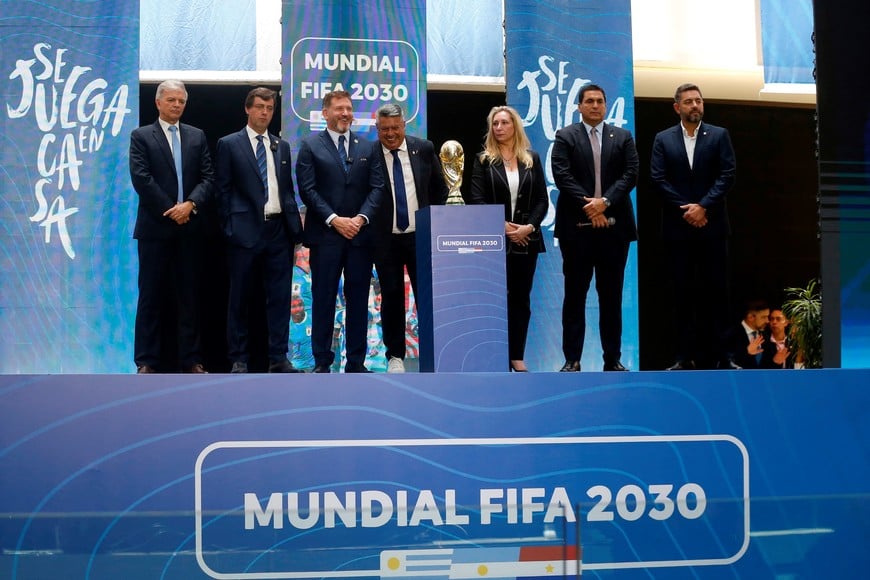 Soccer Football - CONMEBOL ratifies the hosting of the 2030 World Cup opening matches in South America - Asuncion, Paraguay - December 11, 2024
CONMEBOL president Alejandro Dominguez, Uruguayan Football Association president Ignacio Alonso, Argentine Football Association president Claudio Tapia, Paraguayan Football Association president Robert Harrison, Argentina General Secretary of the Presidency Karina Milei, Paraguay vice president Pedro Alliana and Uruguay Sport minister Sebastian Bauza posing with a replica of the World Cup during the announcement REUTERS/Cesar Olmedo