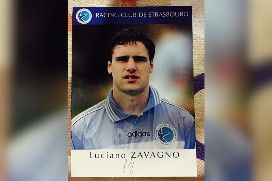 Luciano Zavagno posó con la camiseta del Racing de Estrasburgo tras llegar desde Unión en 1997.