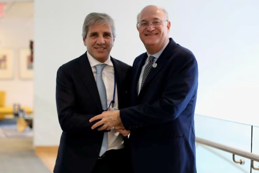 El ministro de Economía, Luis Caputo con el presidente del Banco Interamericano de Desarrollo (BID), Ilan Goldfajn