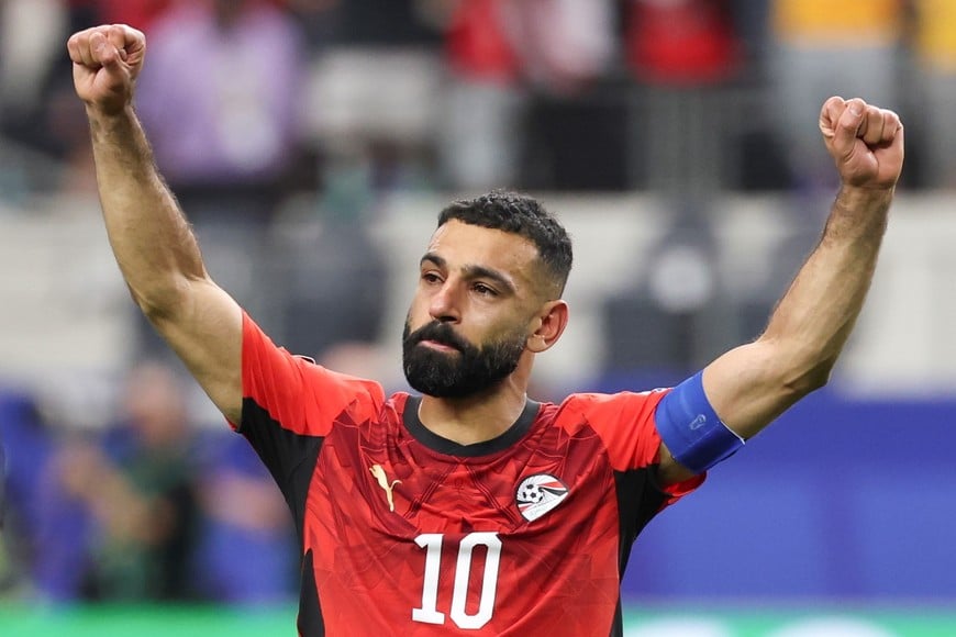 (260703) -- DALLAS, 3 julio, 2026 (Xinhua) -- El jugador Mohamed Salah, de Egipto, festeja la victoria luego del partido de dieciseisavos de final de la Copa Mundial de la FIFA 2026 ante Australia, celebrado en el Estadio Dallas, en Dallas, Estados Unidos, el 3 de julio de 2026. (Xinhua/Li Ying) (da) (rtg)