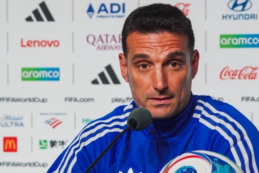 Lionel Scaloni este lunes en la conferencia de prensa previa al duelo por los octavos de final del Mundial 2026 ante Egipto. Crédito: Fernando Nicola