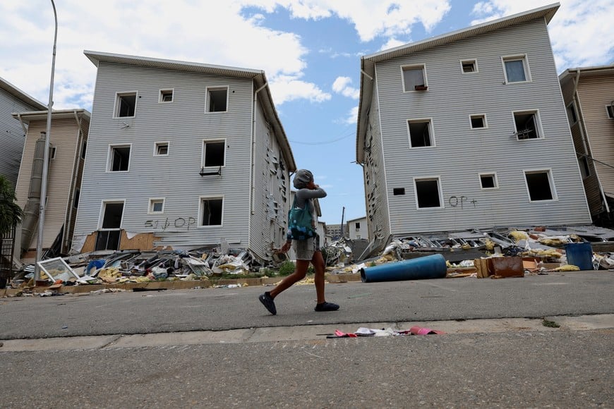 A person walks by debris and damaged buildings in the aftermath of the June 24 earthquakes, in La Guaira, Venezuela, July 6, 2026. REUTERS/Ricardo Arduengo