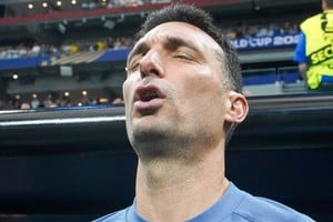 El DT de la selección en carne viva. Otra vez se emocionó. Y no era para menos. Foto: Fernando Nicola.
