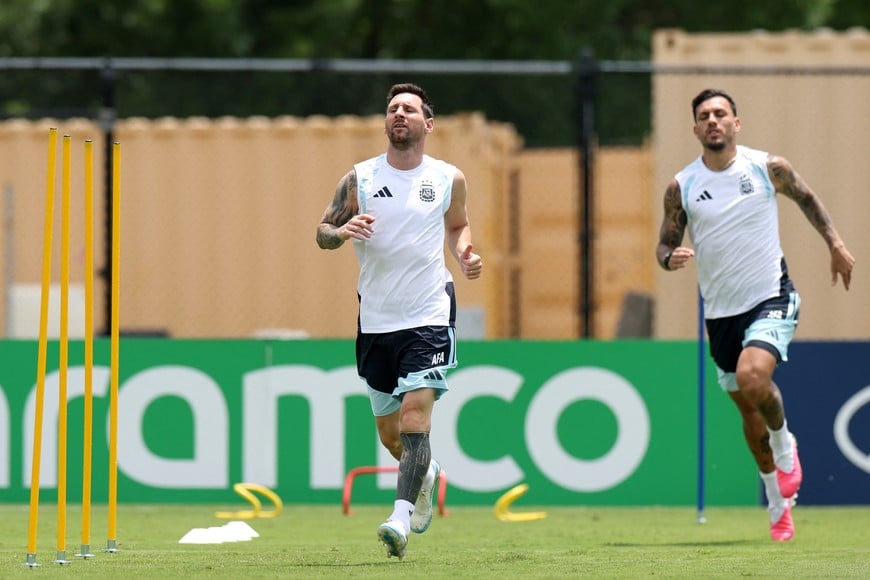 Soccer Football - FIFA World Cup 2026 - Argentina Training - Kennesaw State University, Kennesaw, Georgia, U.S. - July 6, 2026
Argentina's Lionel Messi and Leandro Paredes during training REUTERS/Amanda Perobelli
