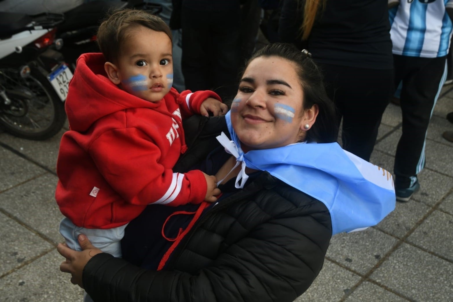 Los festejos de los santafesinos tras el agónico triunfo de Argentina.