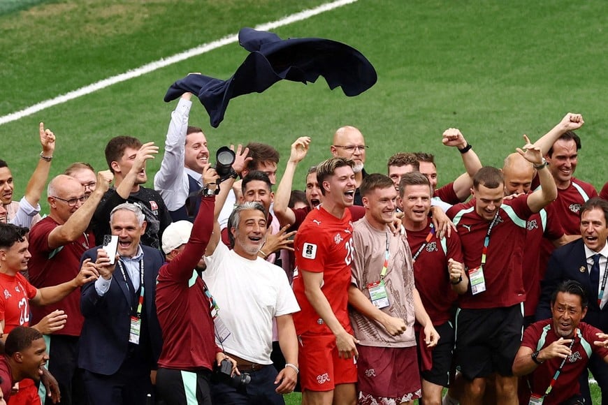 Soccer Football - FIFA World Cup 2026 - Round of 16 - Switzerland v Colombia - BC Place, Vancouver, Canada - July 7, 2026
Switzerland coach Murat Yakin and his players celebrate after the match as Switzerland qualify for the quarter finals of the World Cup REUTERS/Lee Smith TPX IMAGES OF THE DAY