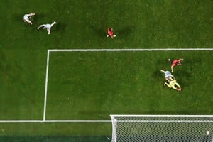 Golazo de Messi para poner el empate. Foto: Reuters