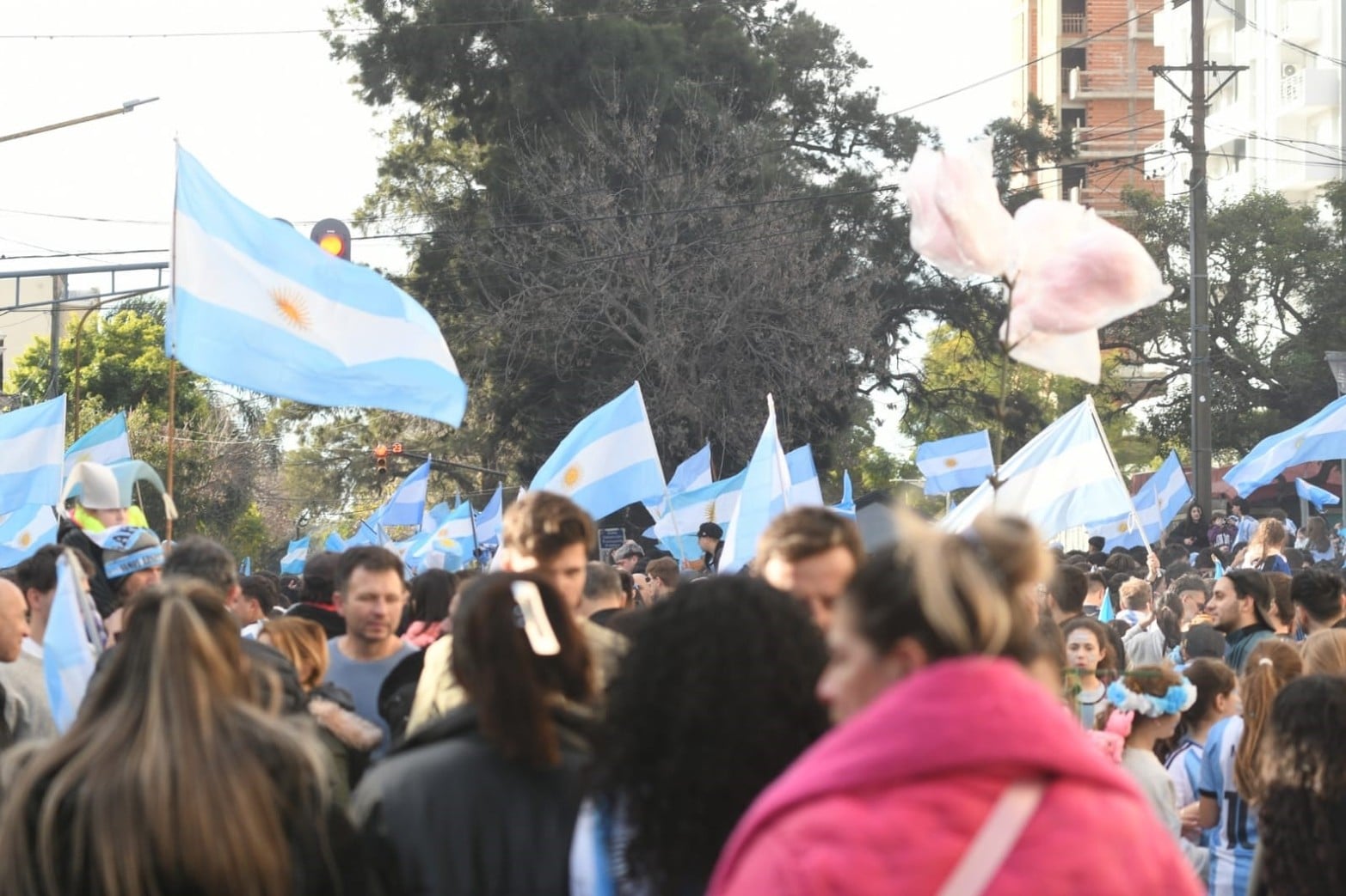 Los festejos de los santafesinos tras el agónico triunfo de Argentina.