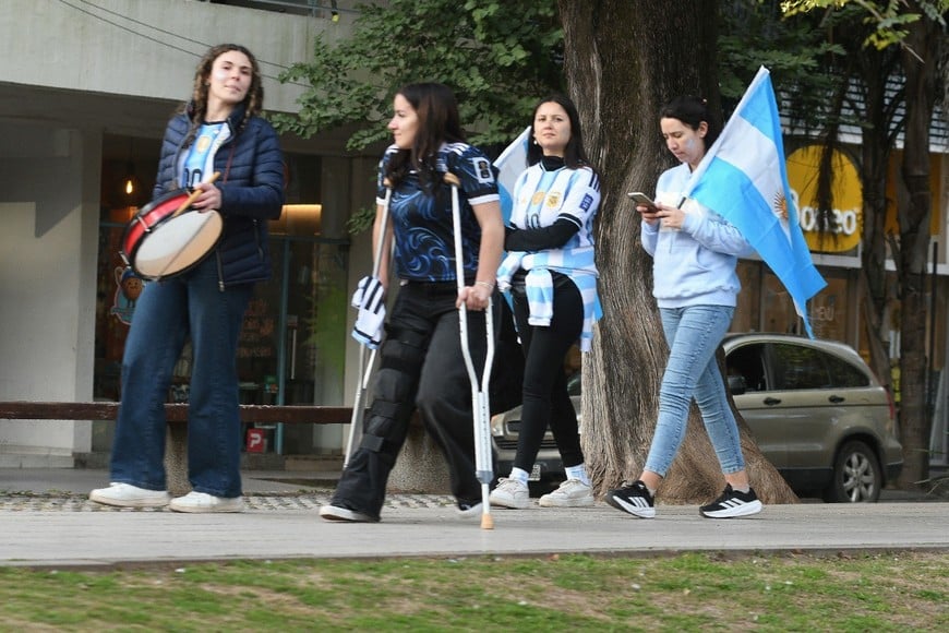 Festejos por la clasificación de la Selección Argentina a cuartos de final en Santa Fe. Foto: Manuel Fabatía.