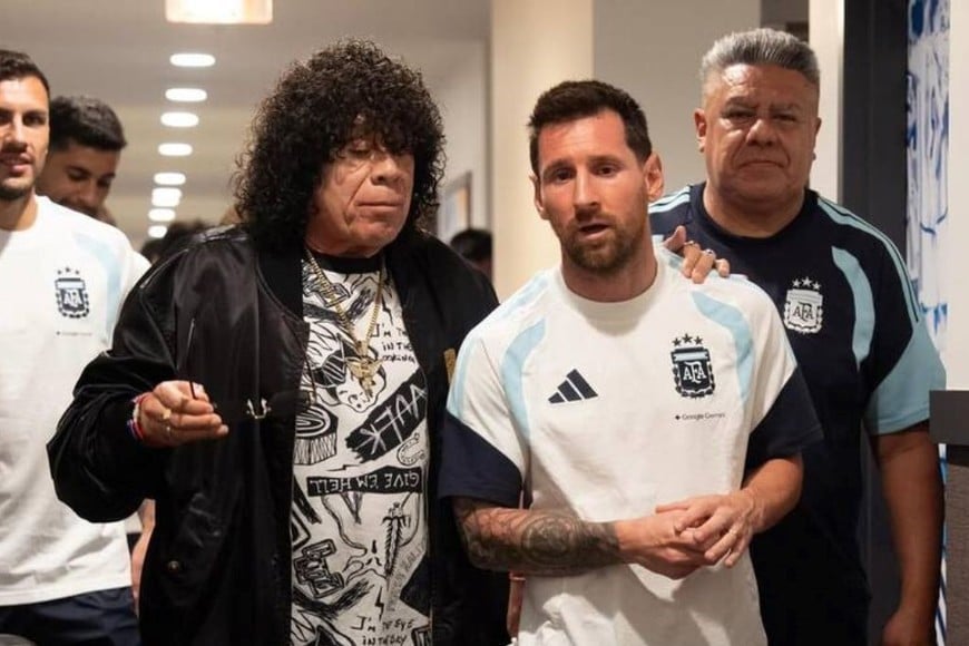 La mona alentando a la Selección