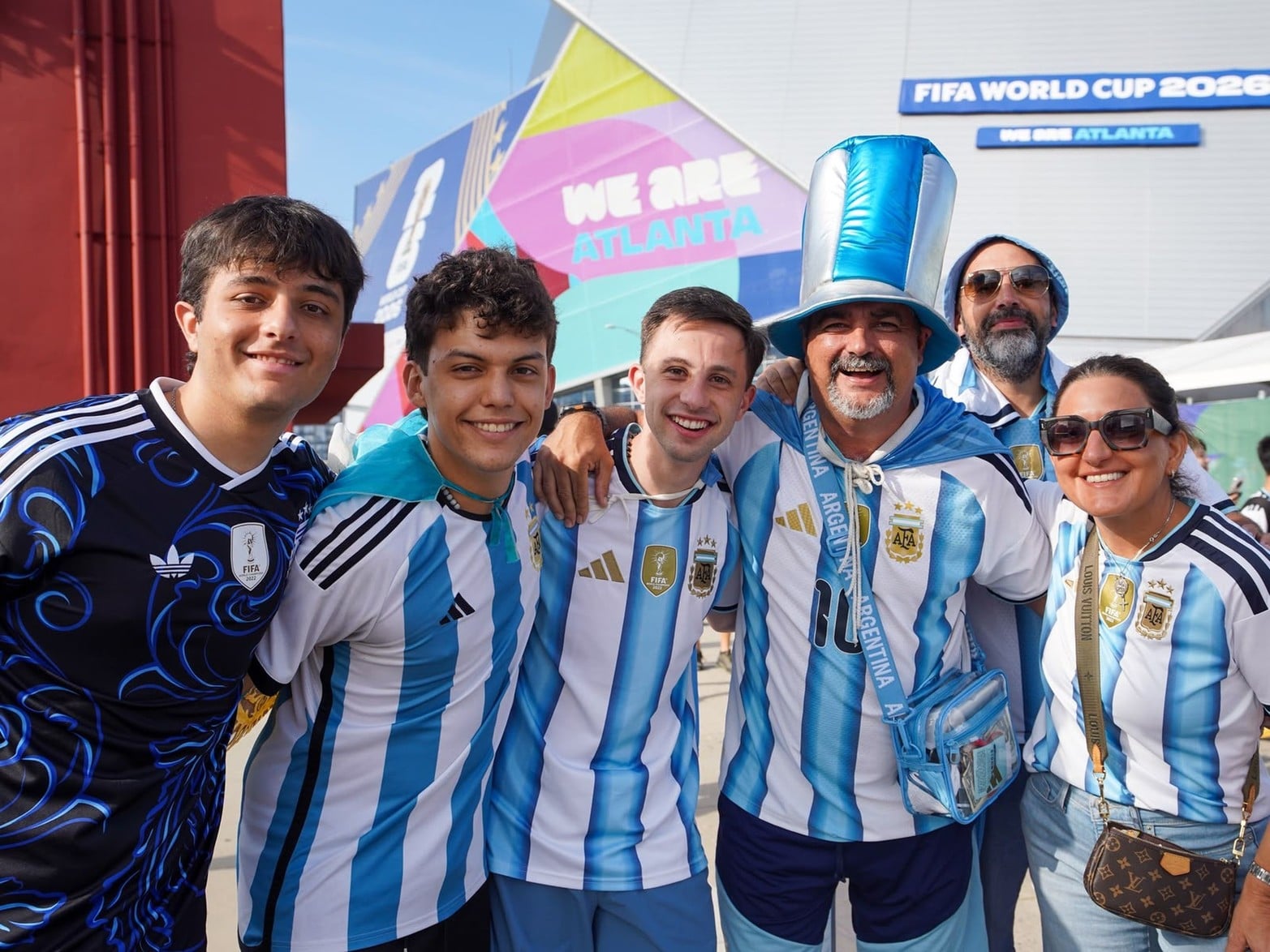 Hinchas de Argentina llegan al estadio de Atlanta para alentar a la selección
