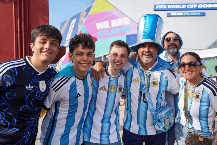 Hinchas de Argentina llegan al estadio de Atlanta para alentar a la selección