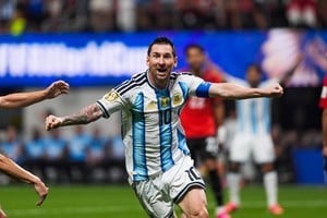 El festejo del 10 tras el gol ante Egipto. Foto: Fernando Nicola.
