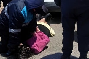 Una mujer fue detenida tras morder a una policía en un operativo.