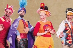 Entre amigos: El licenciado Tomate Verde (Franco Bongioanni), Dr. Rataplaf (Gonzalo Díaz), Mandarina Cantarina (Cintia Amorela Bertolino) y Chispita (Jorge Mockert). Foto: Gentileza producción