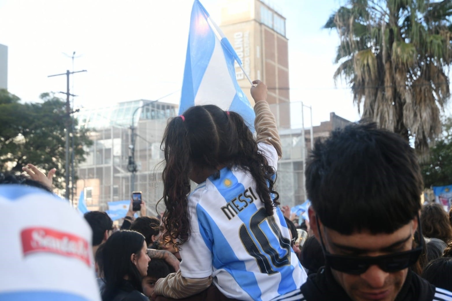 Los festejos de los santafesinos tras el agónico triunfo de Argentina.
