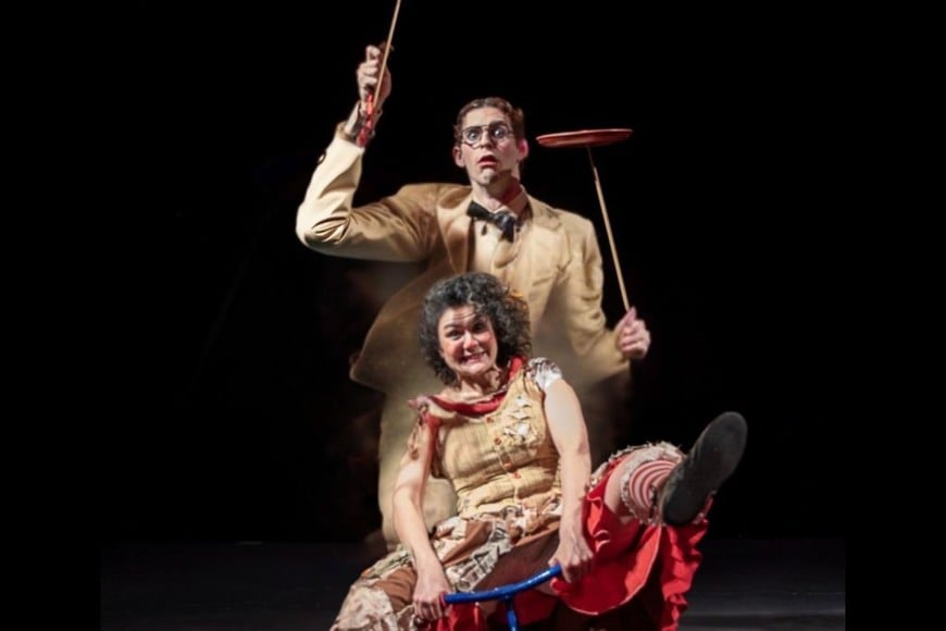 CabezAbajo: Nanita (Ana Municoy) y Manteca (Francisco Saz de Larrechea).