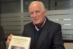 Miguel Alfredo Molina el día que mostro a El Litoral su libro. Créditos: Flavio Raina