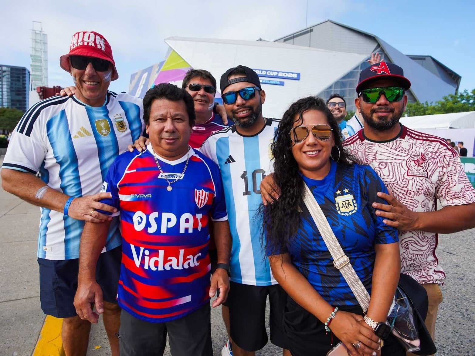 Hinchas de Argentina llegan al estadio de Atlanta para alentar a la selección