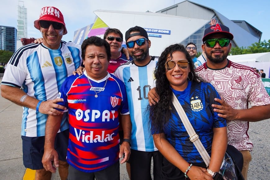 Hinchas de Argentina llegan al estadio de Atlanta para alentar a la selección