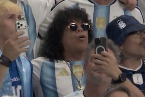 La mona alentando a la Selección