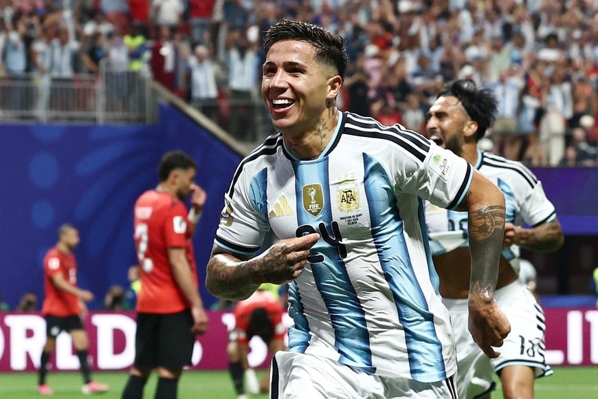 Soccer Football - FIFA World Cup 2026 - Round of 16 - Argentina v Egypt - Atlanta Stadium, Atlanta, Georgia, U.S. - July 7, 2026
Argentina's Enzo Fernandez celebrates scoring their third goal REUTERS/Amanda Perobelli