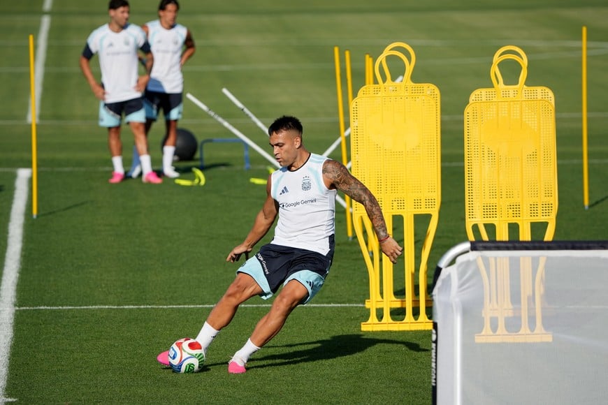 Soccer Football - FIFA World Cup 2026 - Argentina Training - Sporting KC Training Centre, Kansas City, Kansas, U.S. - July 8, 2026
Argentina's Lautaro Martinez with teammates during training IMAGN IMAGES via Reuters/Denny Medley